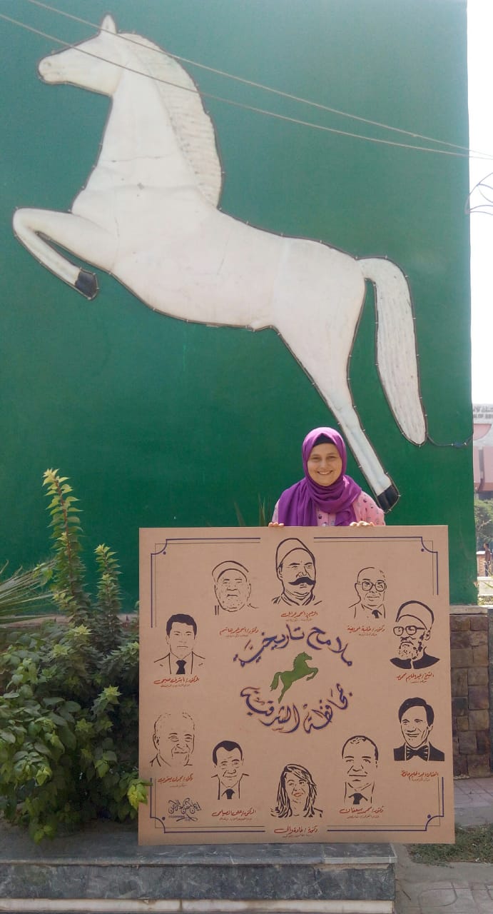 إيمان حسن مع رسوماتها