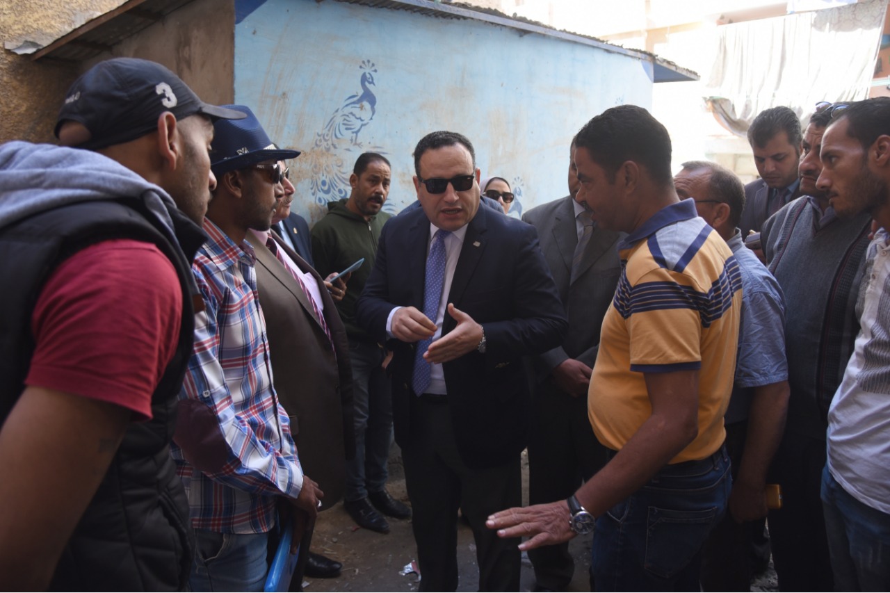 محافظ الاسكندرية يتفقد شوارع العامرية و المركز الذكى (3)