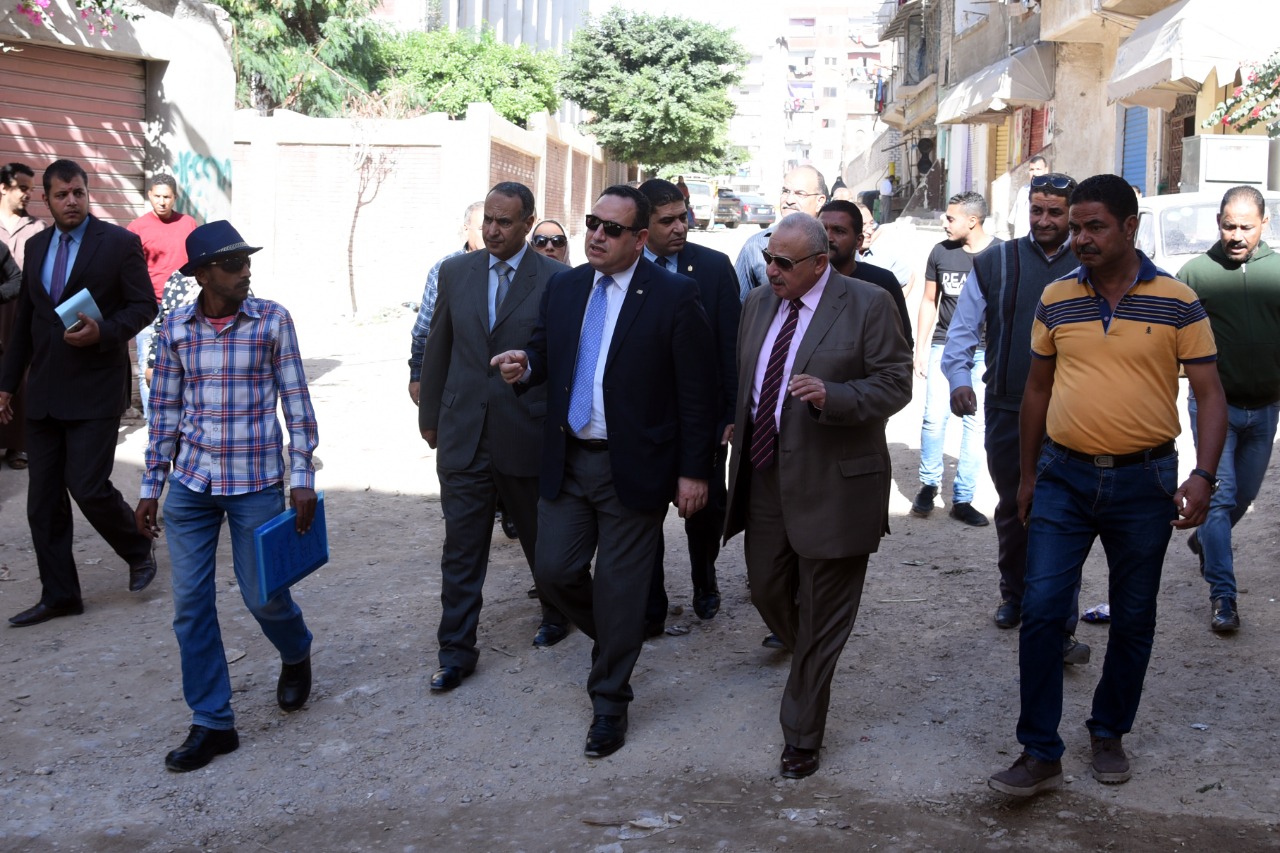 محافظ الاسكندرية يتفقد شوارع العامرية و المركز الذكى (9)