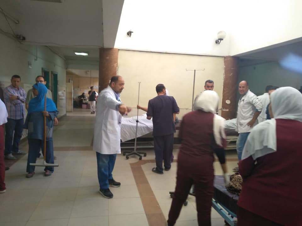 اسعاف المصابين فى مستشفى الاسماعيلية العام (7)