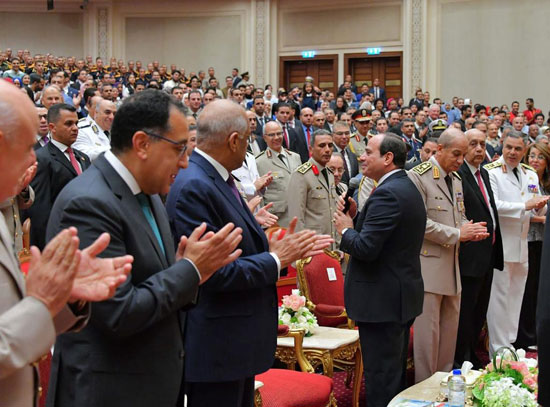 الرئيس السيسى يشهد احتفالية انتصارات أكتوبر بمركز المنارة (6)