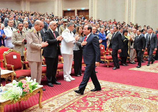 الرئيس السيسى يشهد احتفالية انتصارات أكتوبر بمركز المنارة (1)