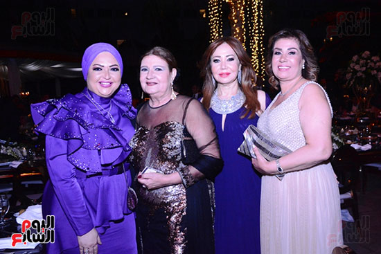 ميمى جمال تحتفل بزفاف حفيدتها بحضور نجوم الفن والمشاهير (2)