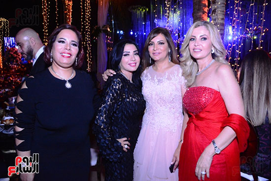 ميمى جمال تحتفل بزفاف حفيدتها بحضور نجوم الفن والمشاهير (10)