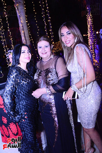 ميمى جمال تحتفل بزفاف حفيدتها بحضور نجوم الفن والمشاهير (11)