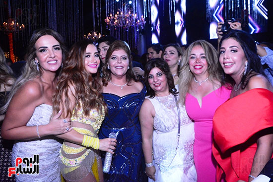 ميمى جمال تحتفل بزفاف حفيدتها بحضور نجوم الفن والمشاهير (6)