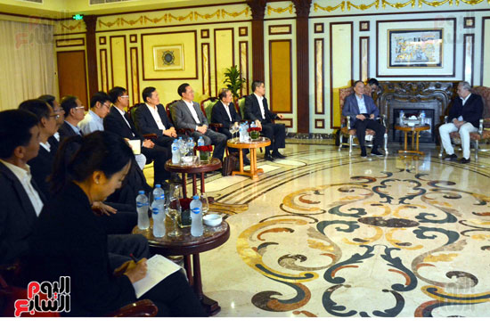 نائب رئيس الصين والوفد المرافق له في اجتماع محافظ الاقصر