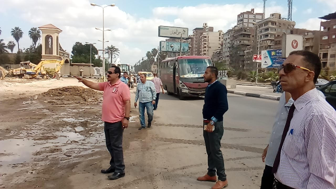 رئيس مدينة المحلة يتابع أعمال الإزالة  (1)