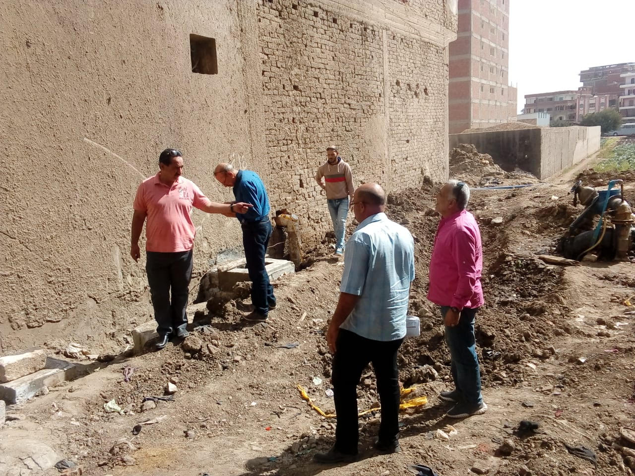 رئيس مدينة المحلة يتابع أعمال الإزالة  (3)
