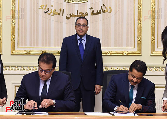 توقيع اتفاقية لإنشاء جامعة الخليج الطبية فى مصر (5)