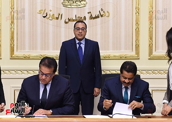 توقيع اتفاقية لإنشاء جامعة الخليج الطبية فى مصر (6)