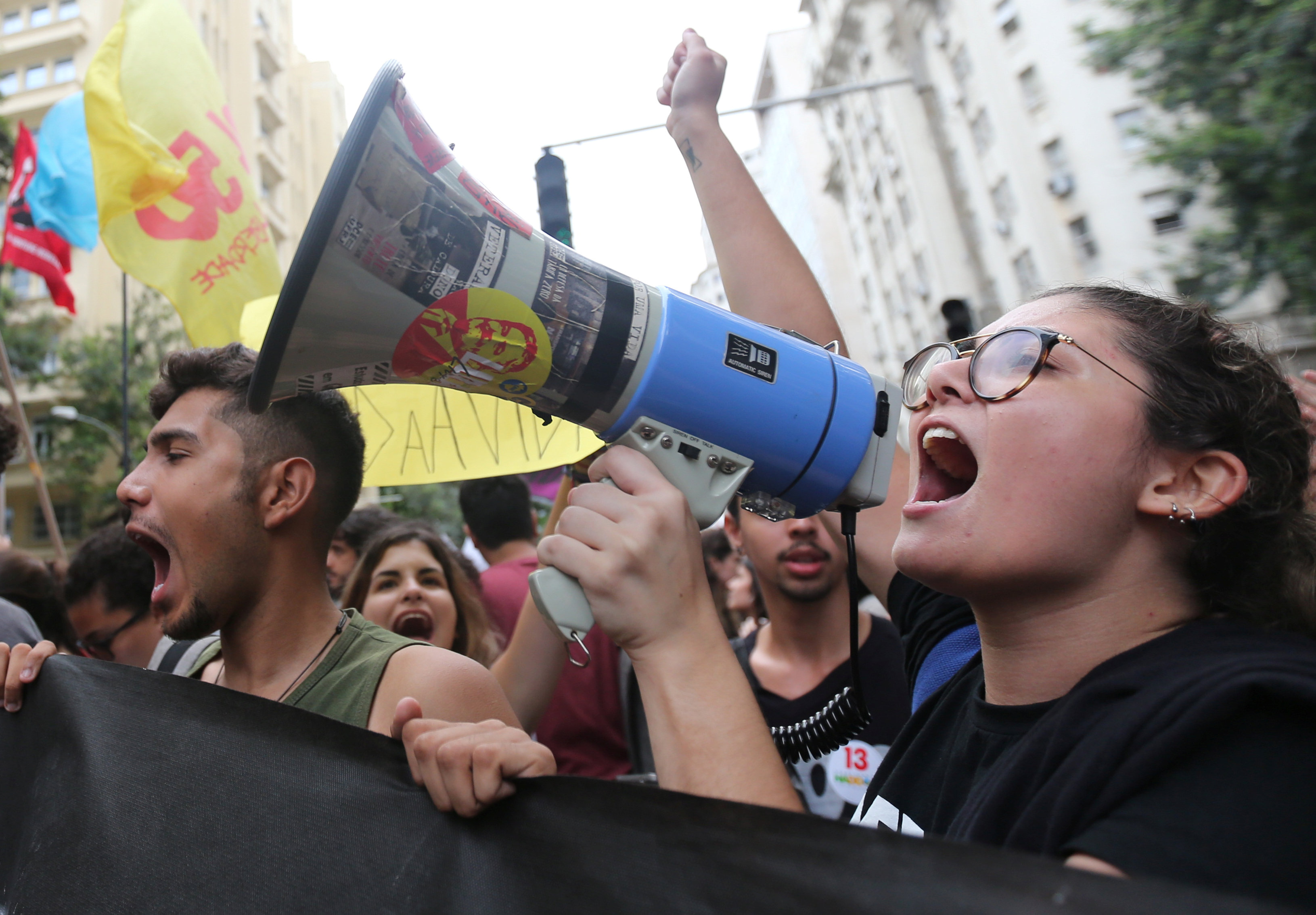 احتجاجات ضد وقف الدعاية الانتخابية فى الجامعات البرازيلية (5)