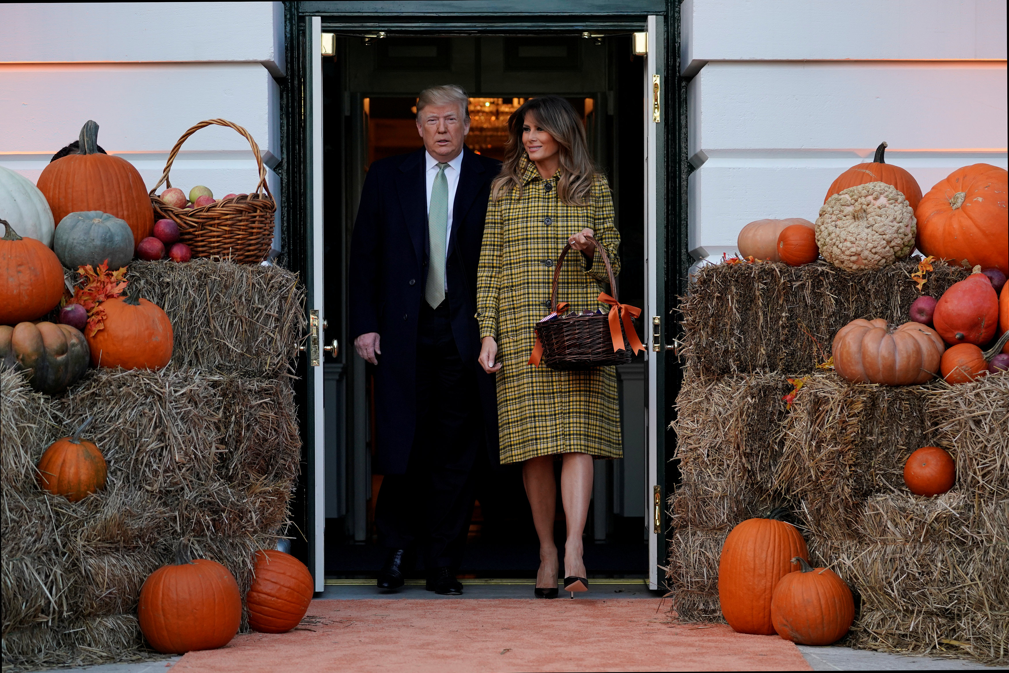 ترامب وزوجته ميلانيا داخل البيت الأبيض