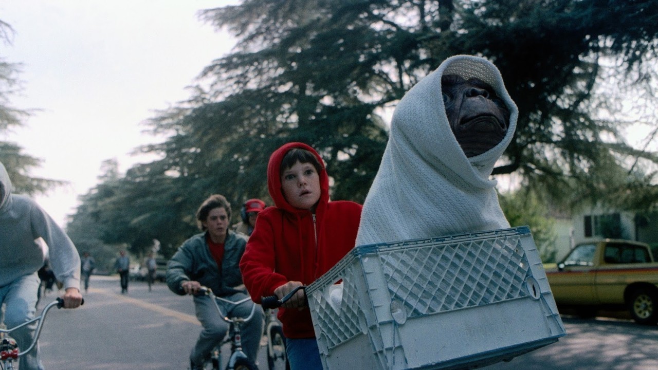 E.T,The Extra-Terrestrial 