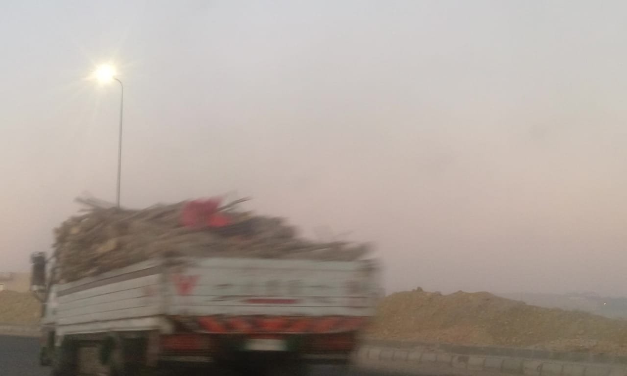 حرق المخلفات والقمامة فى الحي الثامن بمدينة العبور (5)