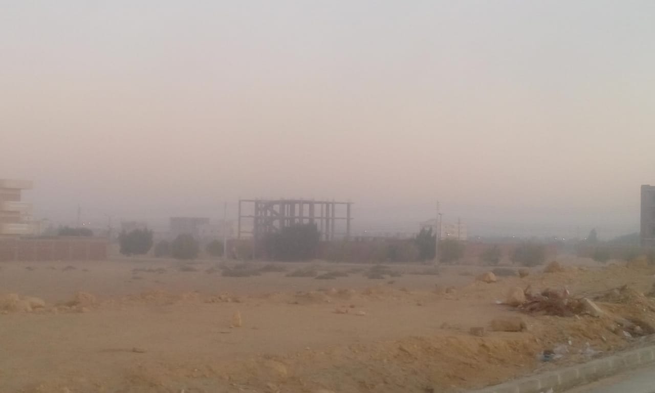 حرق المخلفات والقمامة فى الحي الثامن بمدينة العبور (3)