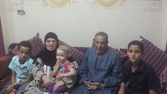 رقم-11-صورة-اخري-مع-احفاده رقم-11-صورة-اخري-مع-احفاده