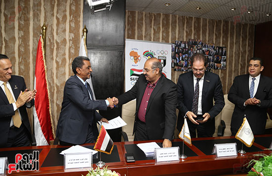 توقيع بروتوكول تعاون بين اللجنة الأولمبية المصرية والسودانية (13)