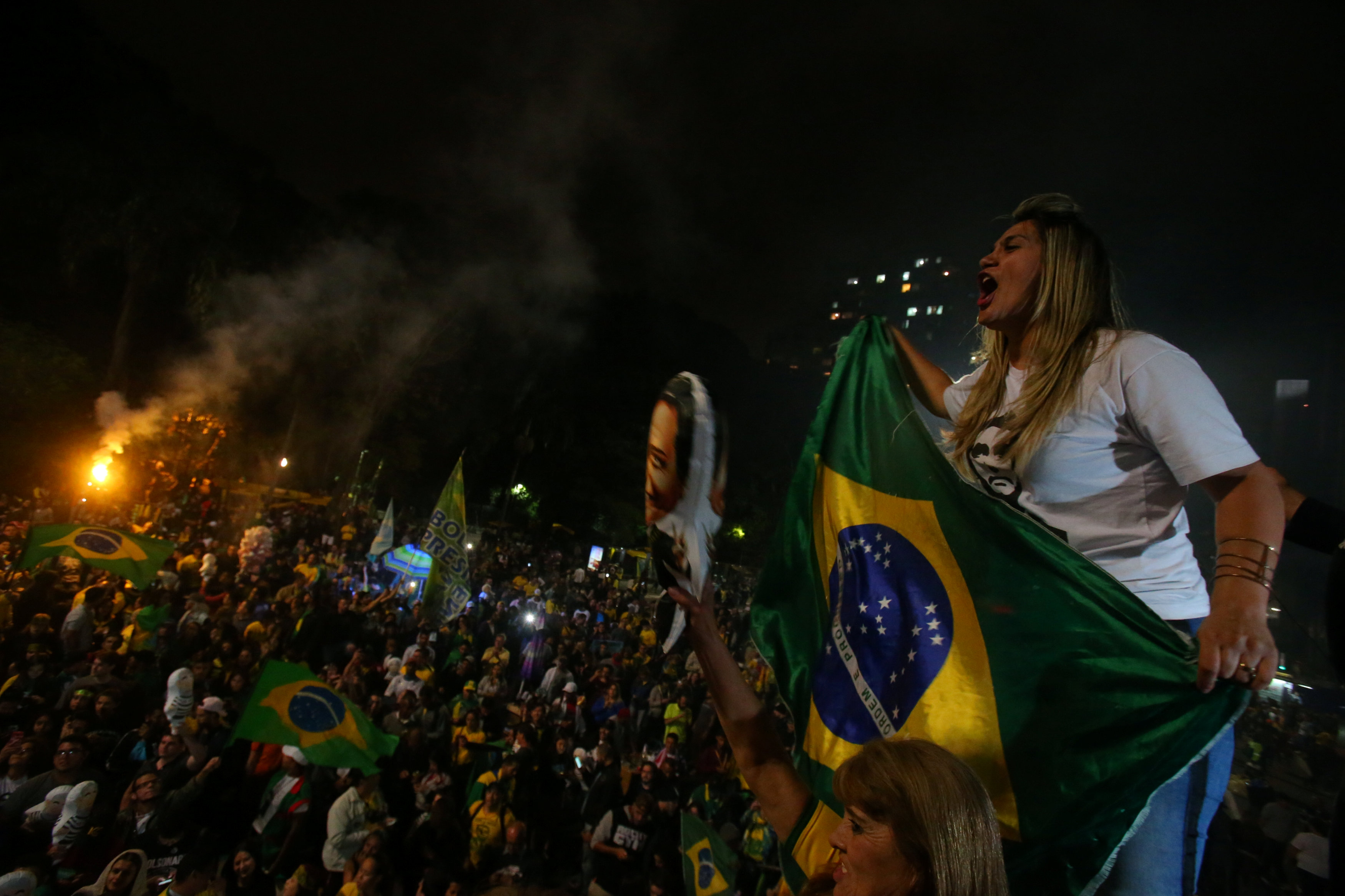 احتفالات بين المواطنين البرازيليين
