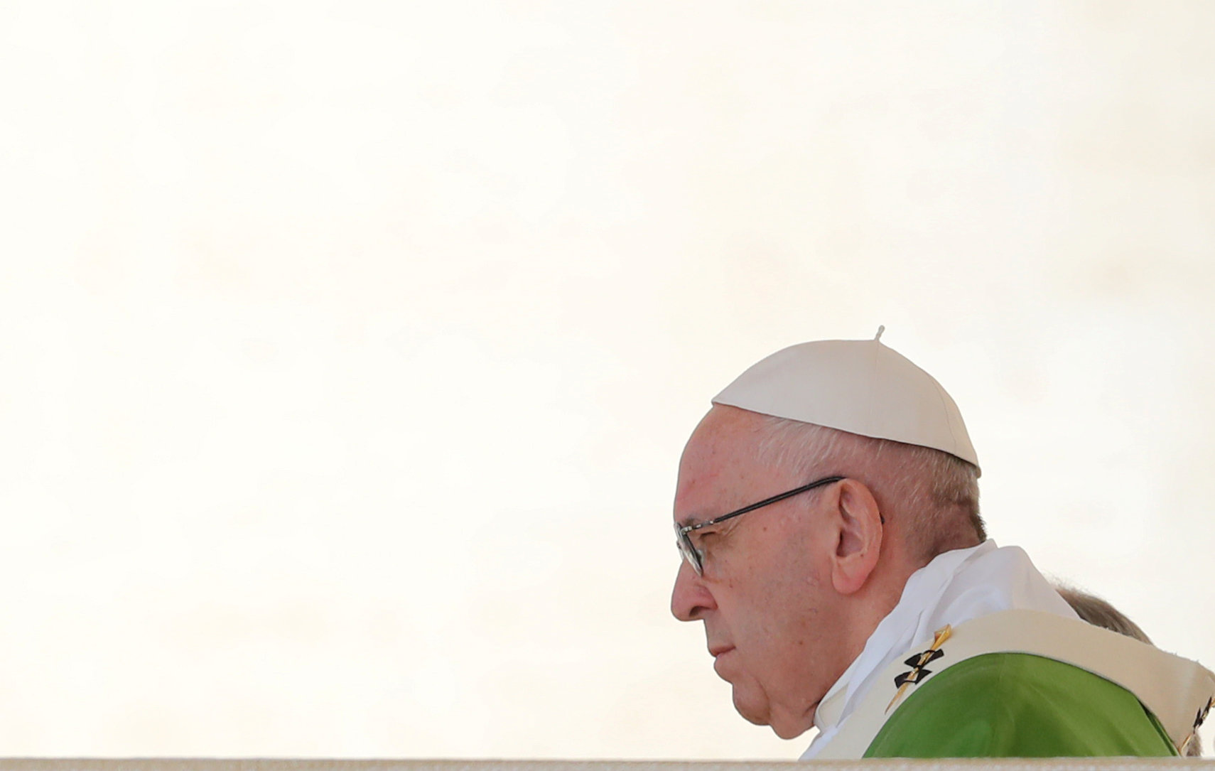 البابا يبدو مهموما بعد كثرة الحديث عن انتهاكات الأساقفة الجنسية