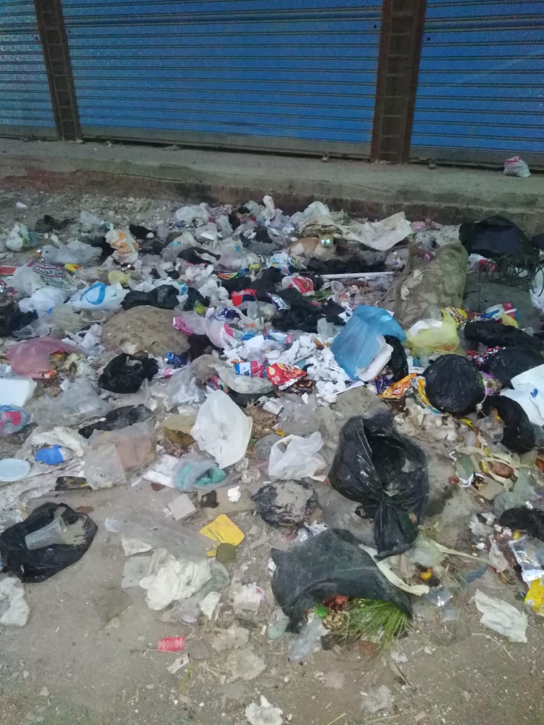 انتشار القمامة فى شارع حمد ياسين بفيصل (4)