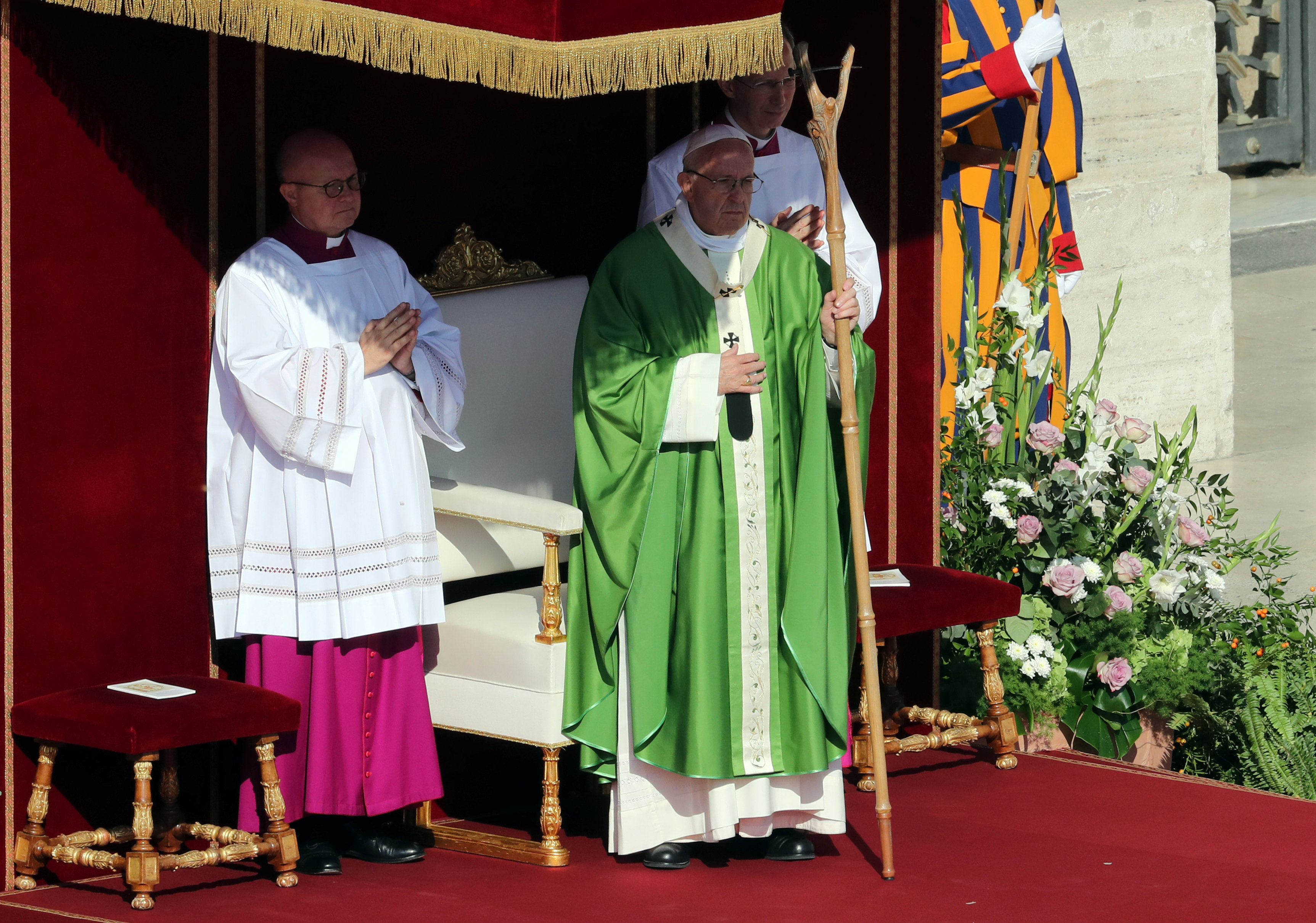 البابا فرنسيس أثناء القداس