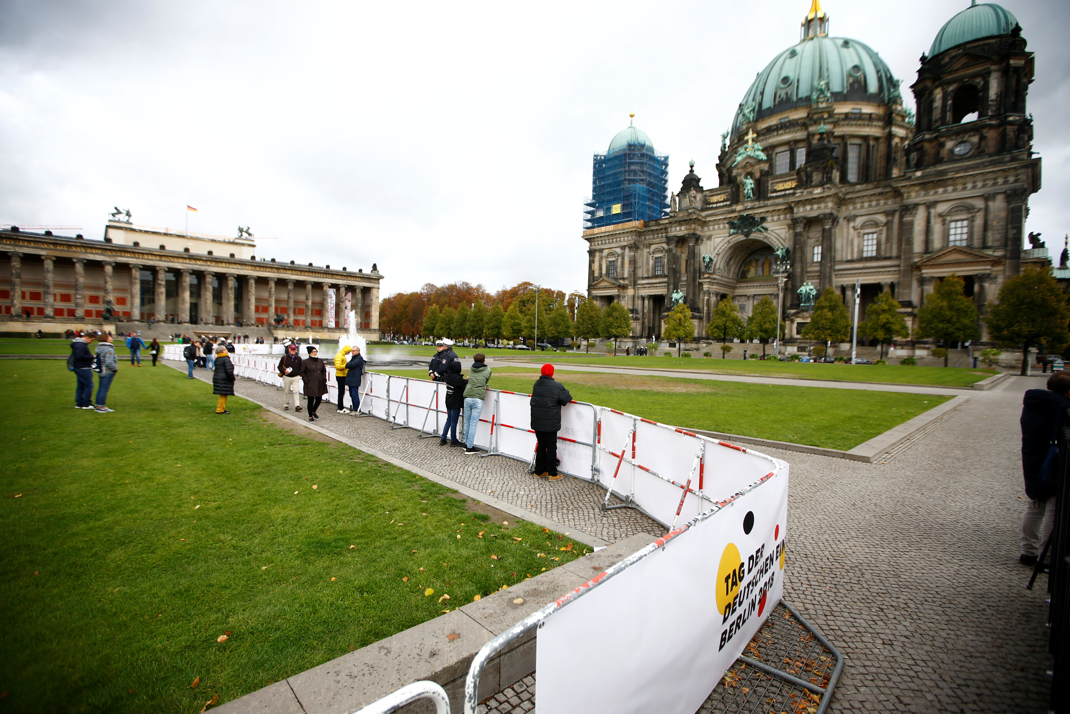 ساحة كاتدرائية برلين تبدو فارغة من المواطنين أثناء الاحتفال
