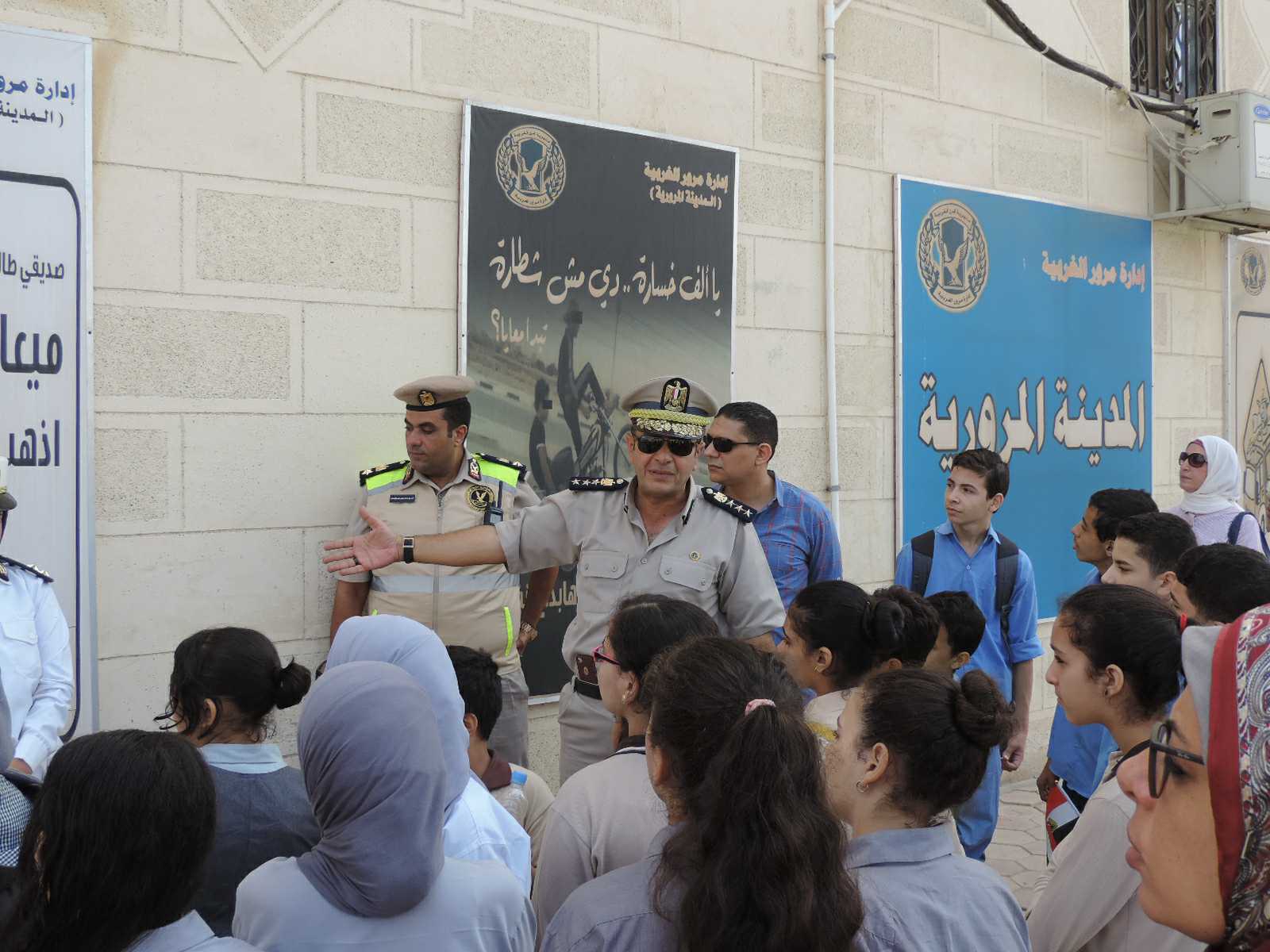 .. مدارس الغربية تنظم زيارات للمواقع الشرطية  (16)