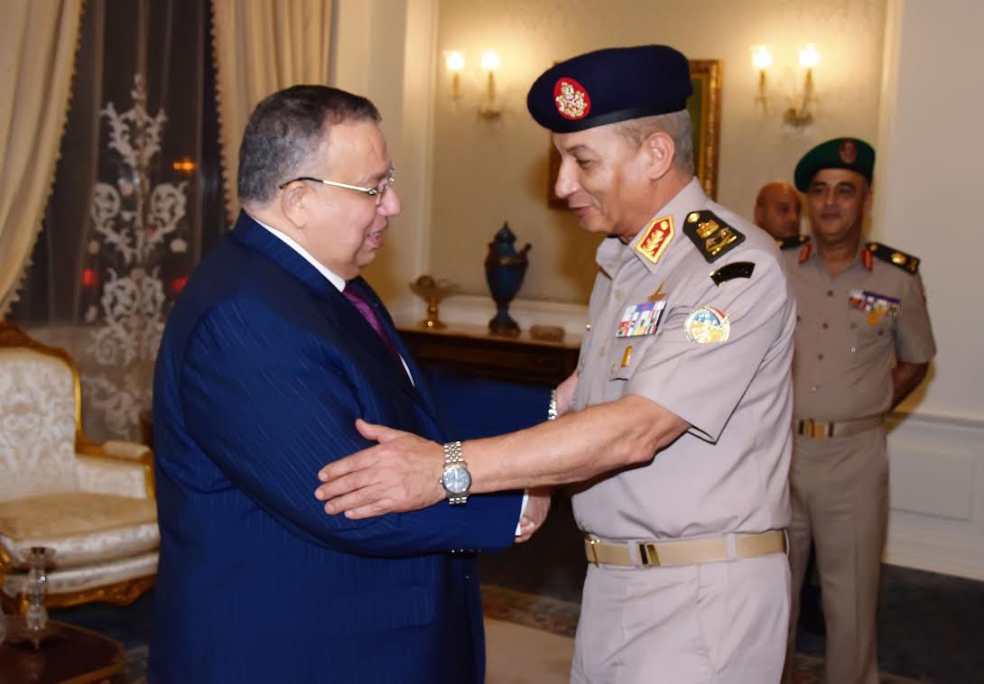 الفريق أول محمد زكى القائد العام للقوات المسلحة وزير الدفاع مع أعضاء مجلس النواب (1)