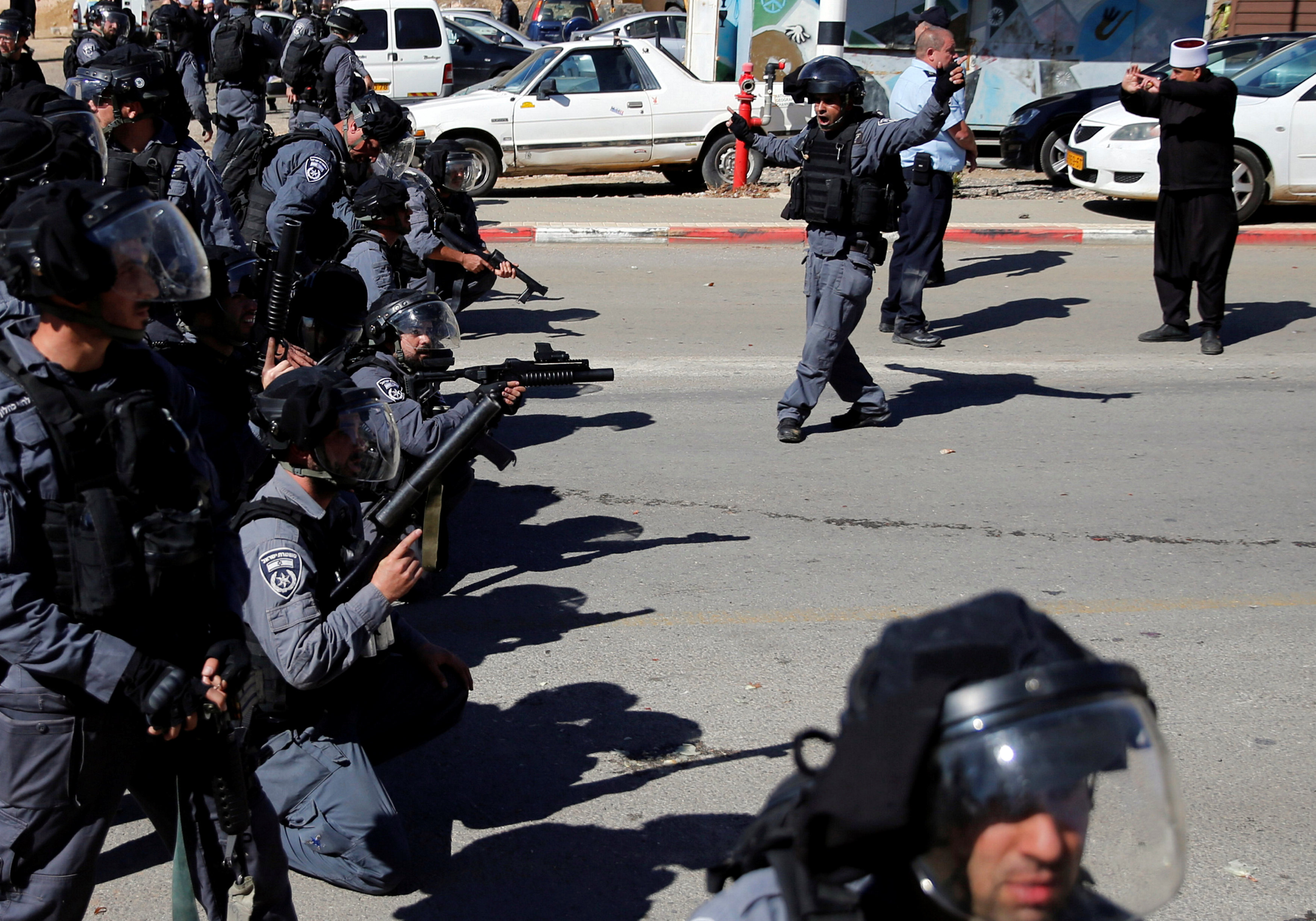 القوات الإسرائيلية تستهدف المتظاهرين