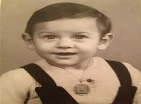 عمرو يوسف فى سن الطفولة
