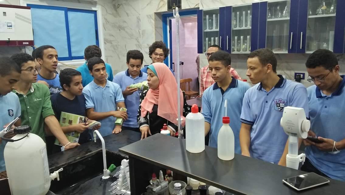 جولة لطلاب مدرسة المتفوقين للعلوم والتكنولوجيا فى شركة مياه الشرب بأسيوط  (6)