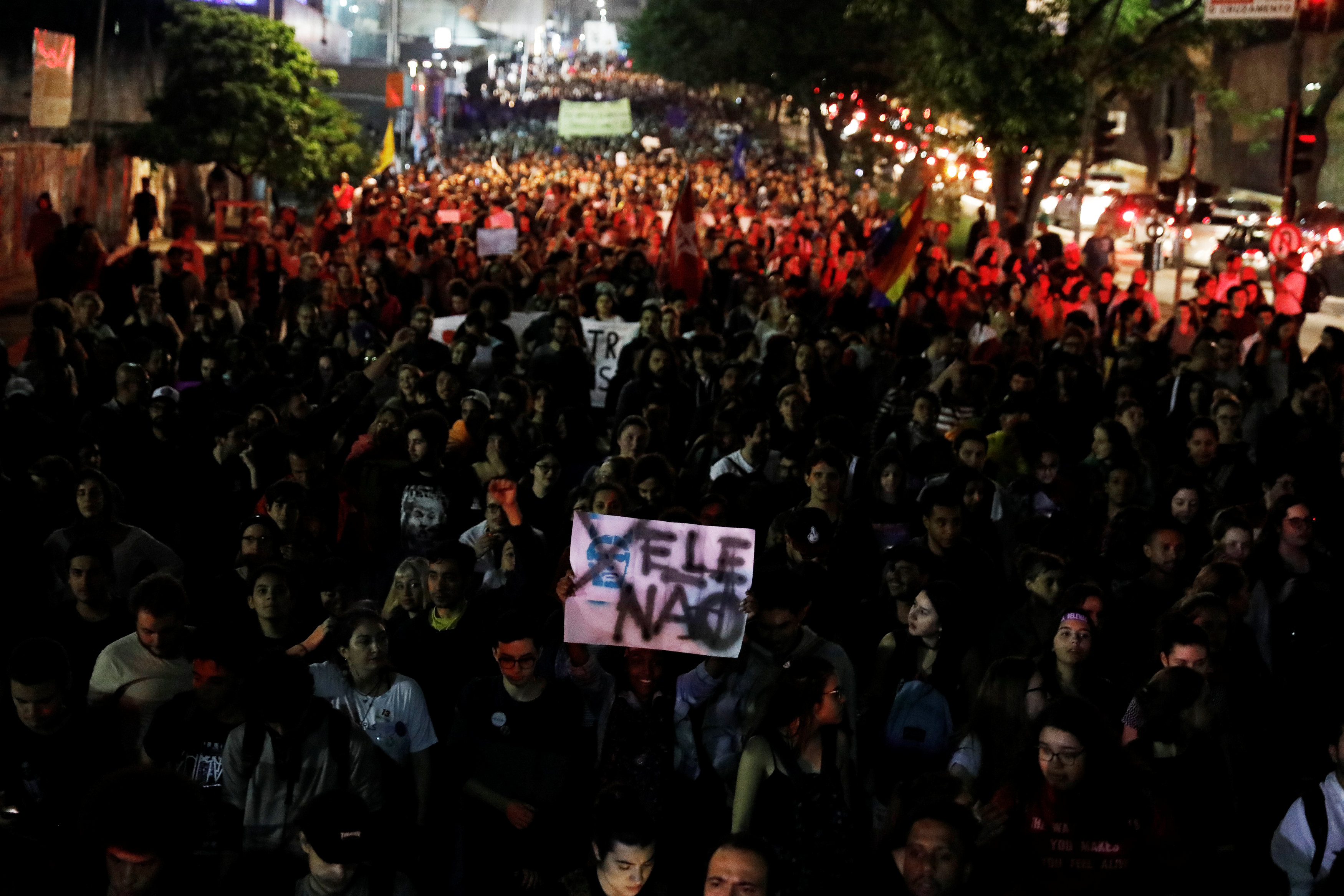 2018-10-31T005926Z_390514690_RC129A2F8480_RTRMADP_3_BRAZIL-ELECTION-PROTEST