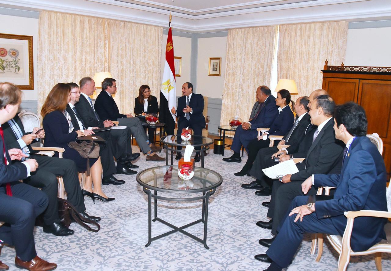 السيسي و وزير النقل (1)