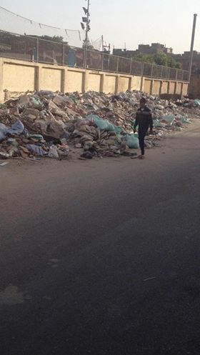 حى روض الفرج يلقى القمامة أمام مركز شباب الثورة الحضري  (4)