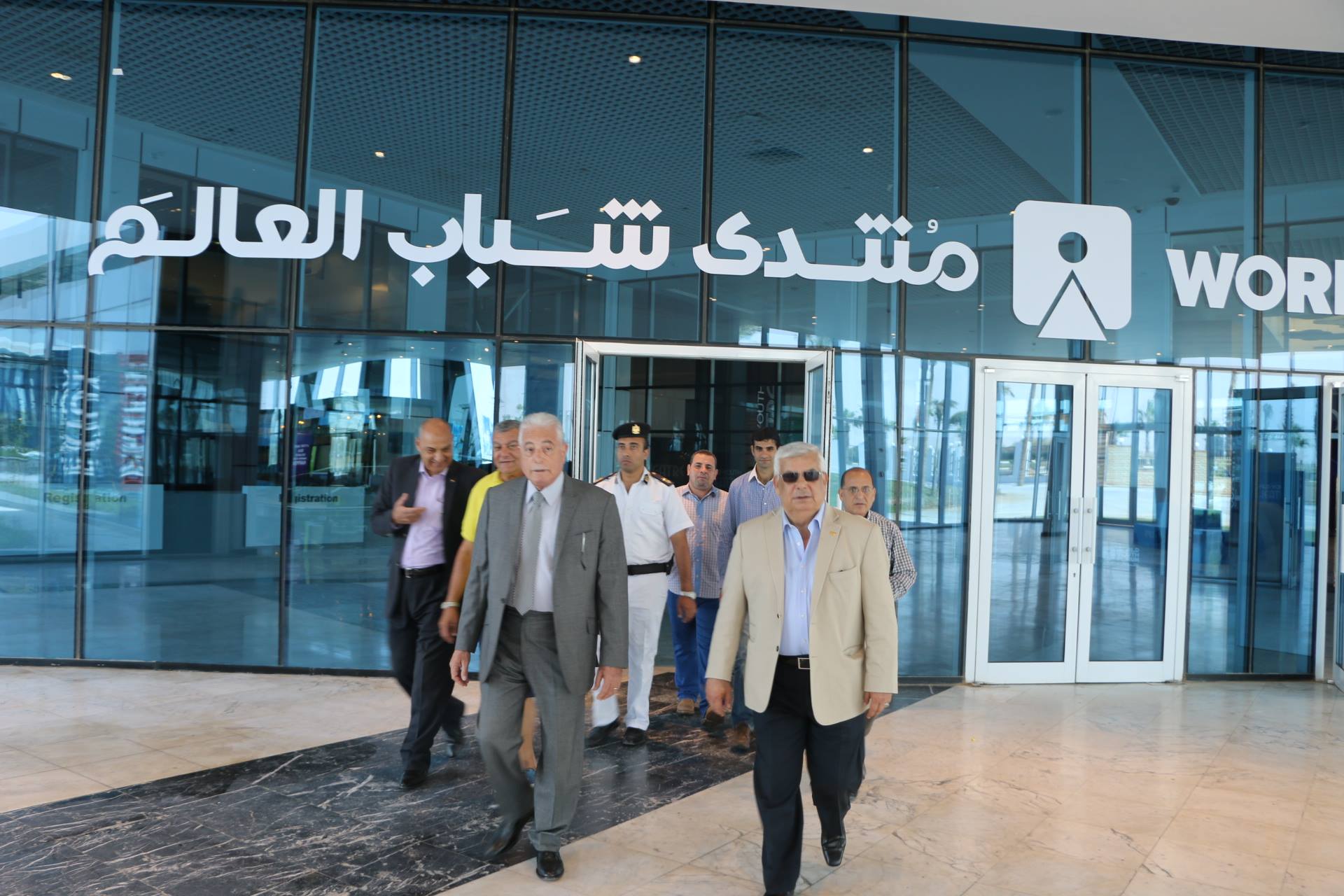 محافظ جنوب سيناء يتفقد الأعمال النهائية بالمركز الدولي للمؤتمرات (1)