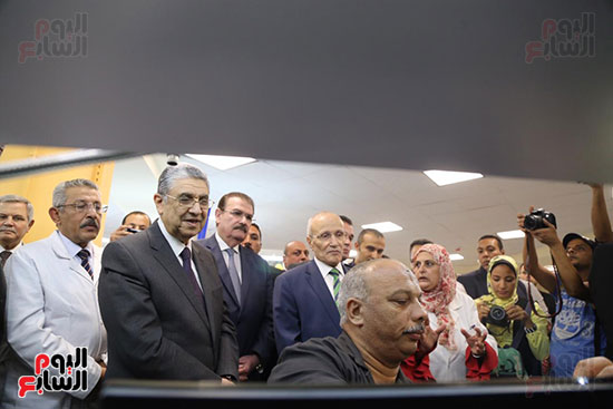 افتتاح وزير الكهرباء والانتاج الحربى مصنع عدادات الكهرباء (35)