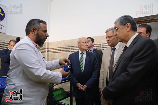 افتتاح وزير الكهرباء والانتاج الحربى مصنع عدادات الكهرباء (58)