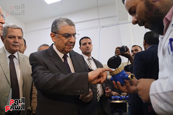 افتتاح وزير الكهرباء والانتاج الحربى مصنع عدادات الكهرباء (64)