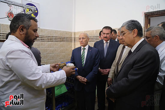 افتتاح وزير الكهرباء والانتاج الحربى مصنع عدادات الكهرباء (59)