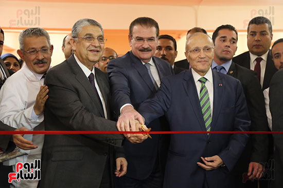 افتتاح وزير الكهرباء والانتاج الحربى مصنع عدادات الكهرباء (5)