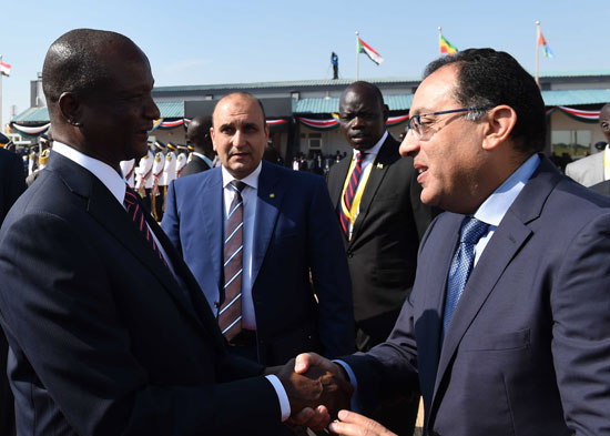 نائب رئيس جمهورية جنوب السودان يستقبل رئيس الوزراء فى مطار جوبا (2)