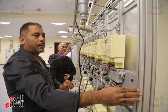 افتتاح وزير الكهرباء والانتاج الحربى مصنع عدادات الكهرباء (42)