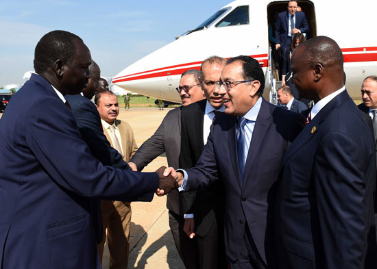 نائب رئيس جمهورية جنوب السودان يستقبل رئيس الوزراء فى مطار جوبا (3)