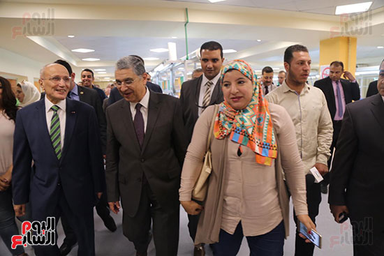 افتتاح وزير الكهرباء والانتاج الحربى مصنع عدادات الكهرباء (61)
