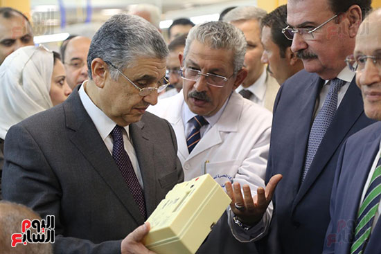 افتتاح وزير الكهرباء والانتاج الحربى مصنع عدادات الكهرباء (40)