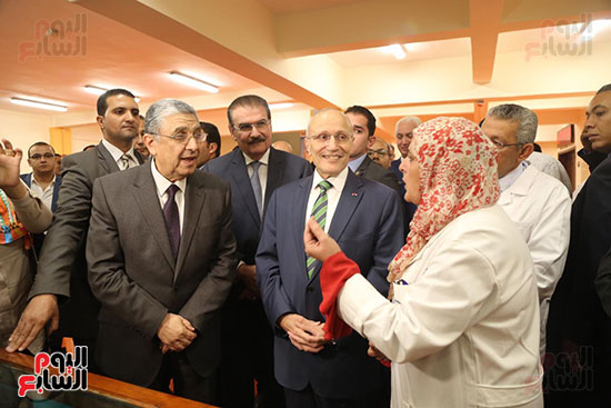افتتاح وزير الكهرباء والانتاج الحربى مصنع عدادات الكهرباء (1)