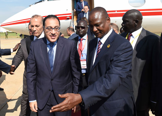 نائب رئيس جمهورية جنوب السودان يستقبل رئيس الوزراء فى مطار جوبا (4)