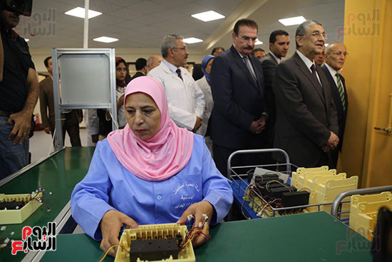 افتتاح وزير الكهرباء والانتاج الحربى مصنع عدادات الكهرباء (20)