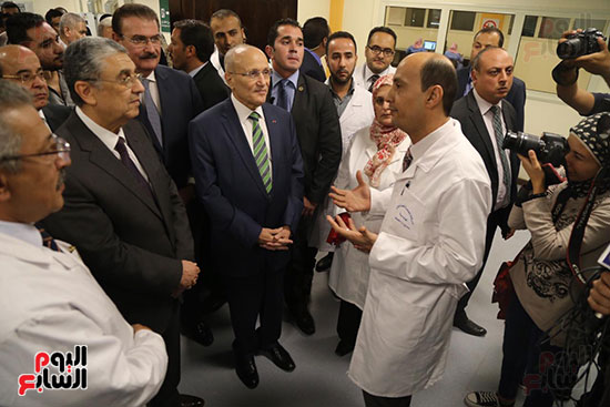 افتتاح وزير الكهرباء والانتاج الحربى مصنع عدادات الكهرباء (46)